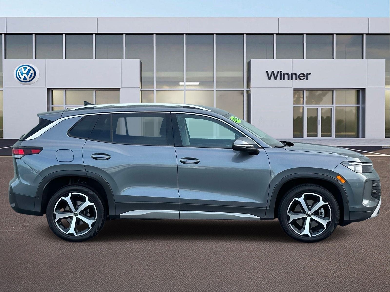 2025 Volkswagen Tiguan 2.0T SE